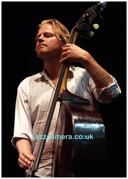 Tord Gustavesn Trio: Harald Johnsen, bass
